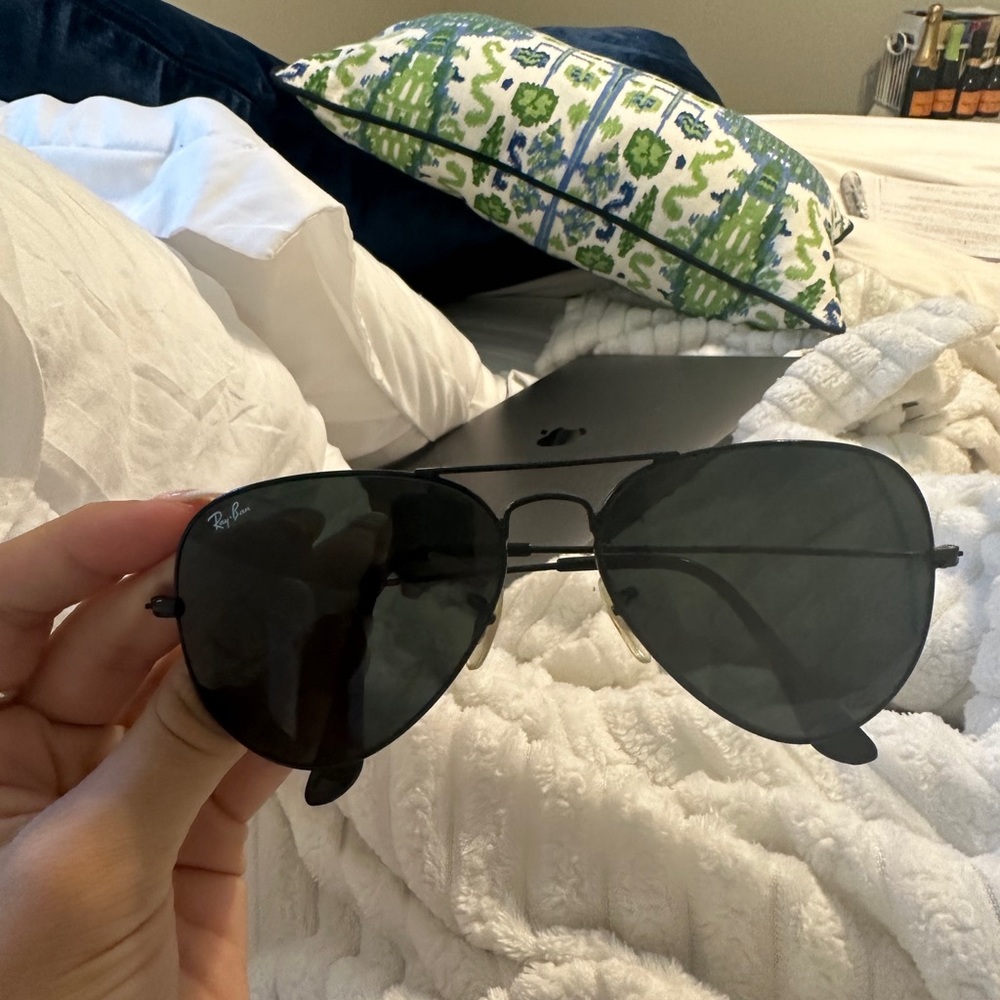 Black raybans